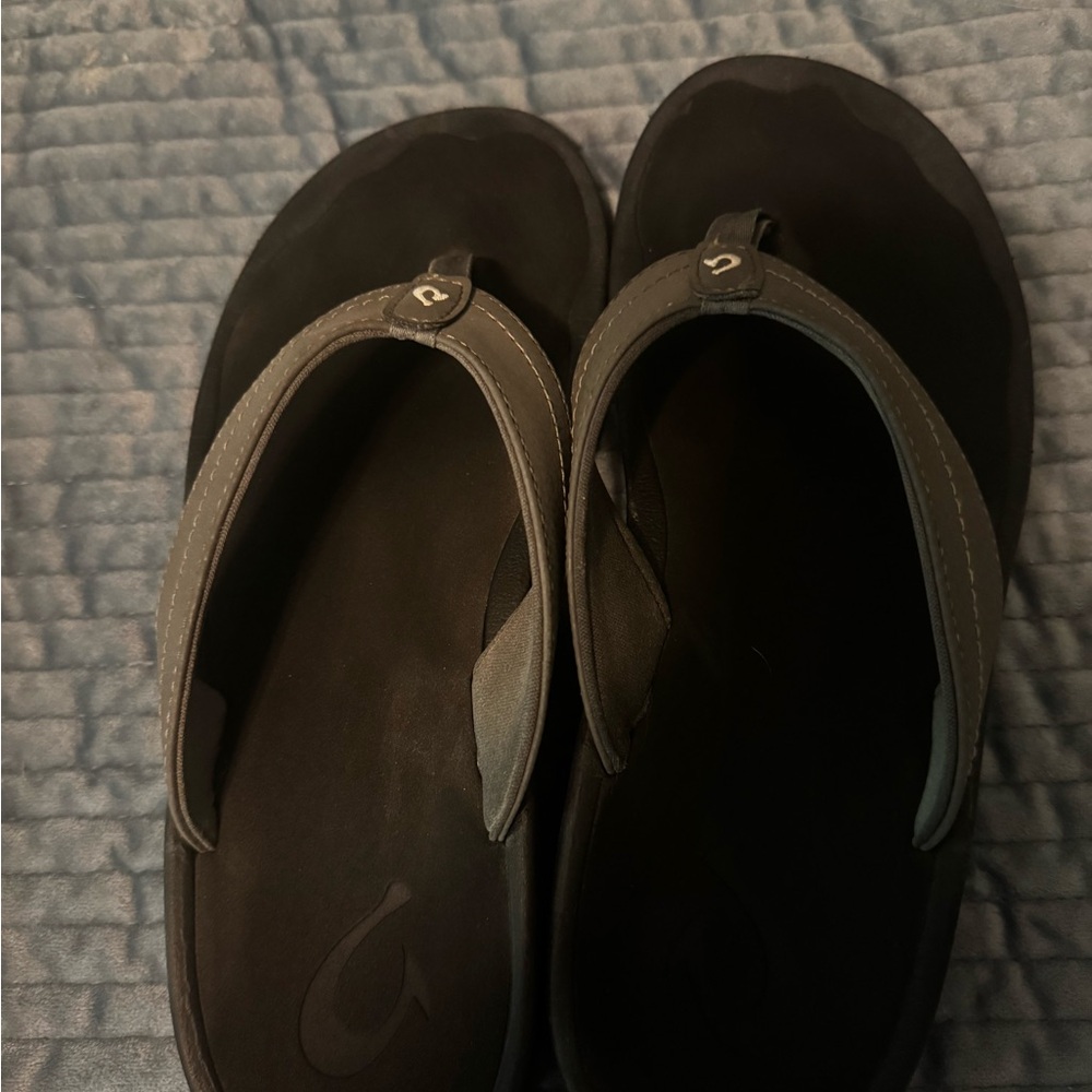 OluKai Black Sandals